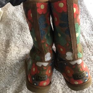 Uggs brown flower embroidered